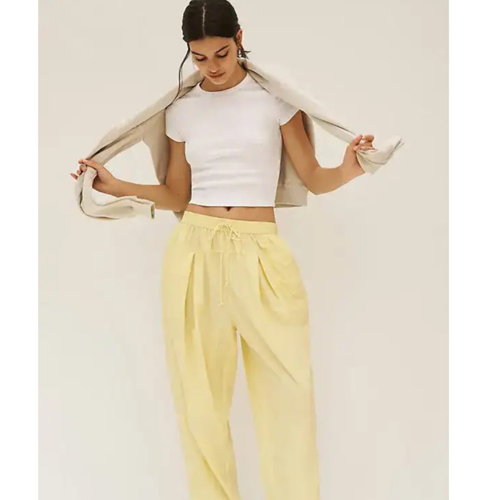 Aerial Parachute Pant
NWOT
Dailey Practice
Color- yellow